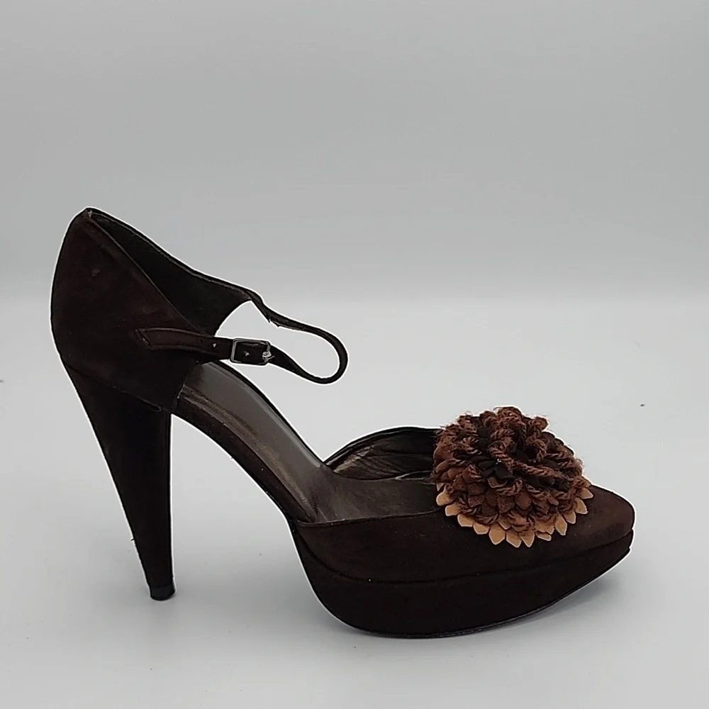 STUART WEITZMAN Dark Brown Suede Platform High Heels w/Flower Pom Pom Vamp, 6M